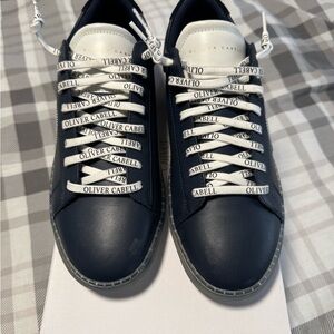 Oliver Cabell Reverse Oxford low sneakers
Size 9 US / 42 EU